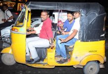 Viral: Karthi takes an auto ride in Hyd Karthi