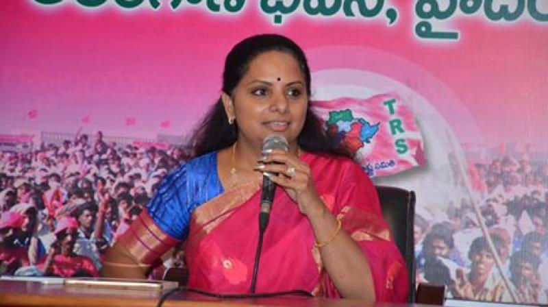 MP Kavitha falls down at Telangana Jagruthi Youth Leadership Conference MP Kavitha falls down at Telangana Jagruthi Youth Leadership Conference